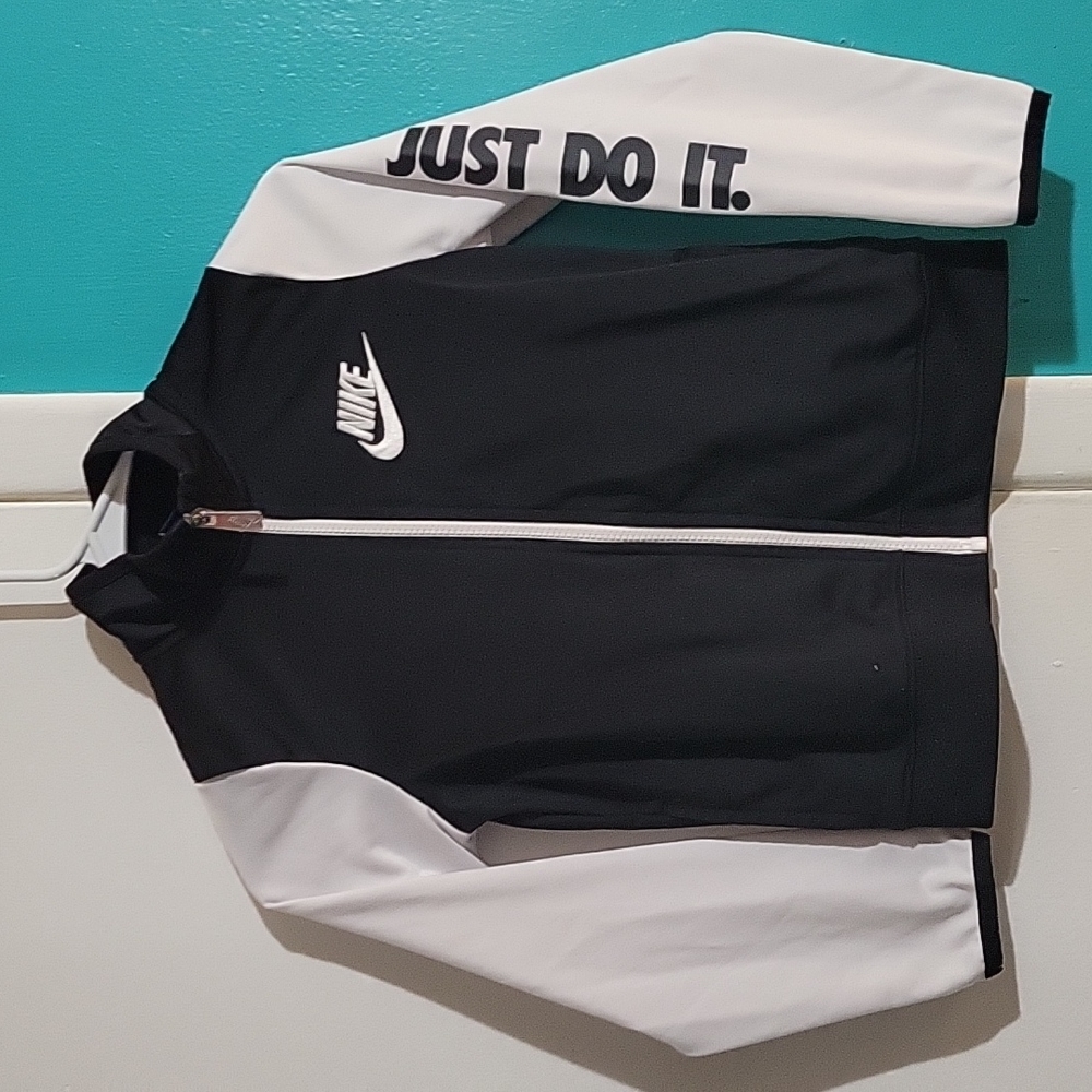Nike, Size 7/L